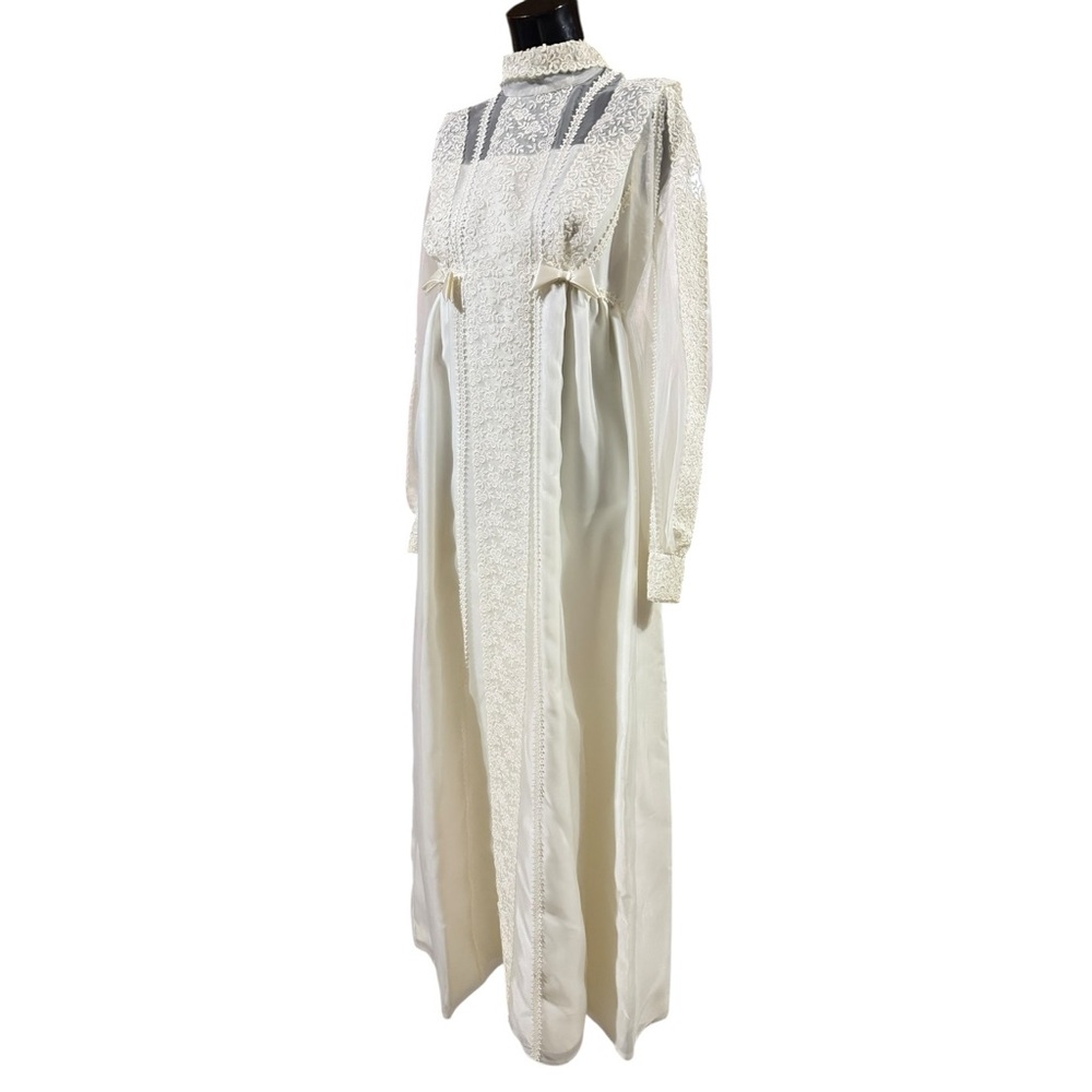 Vintage Ivory 1960s wedding dress with detachable train